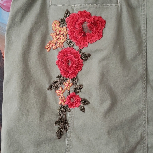 L.L. Bean Classic Fit Chino Skirt with Roses S 20 - Picture 2 of 9